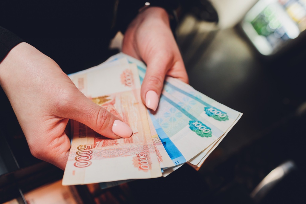 ВЦИОМ: Россияне стали больше вкладывать и осторожнее тратить ВЦИОМ: Россияне стали больше вкладывать и осторожнее тратить