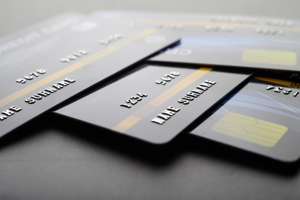 У части российских карт Visa и Mastercard истекают сертификаты безопасности