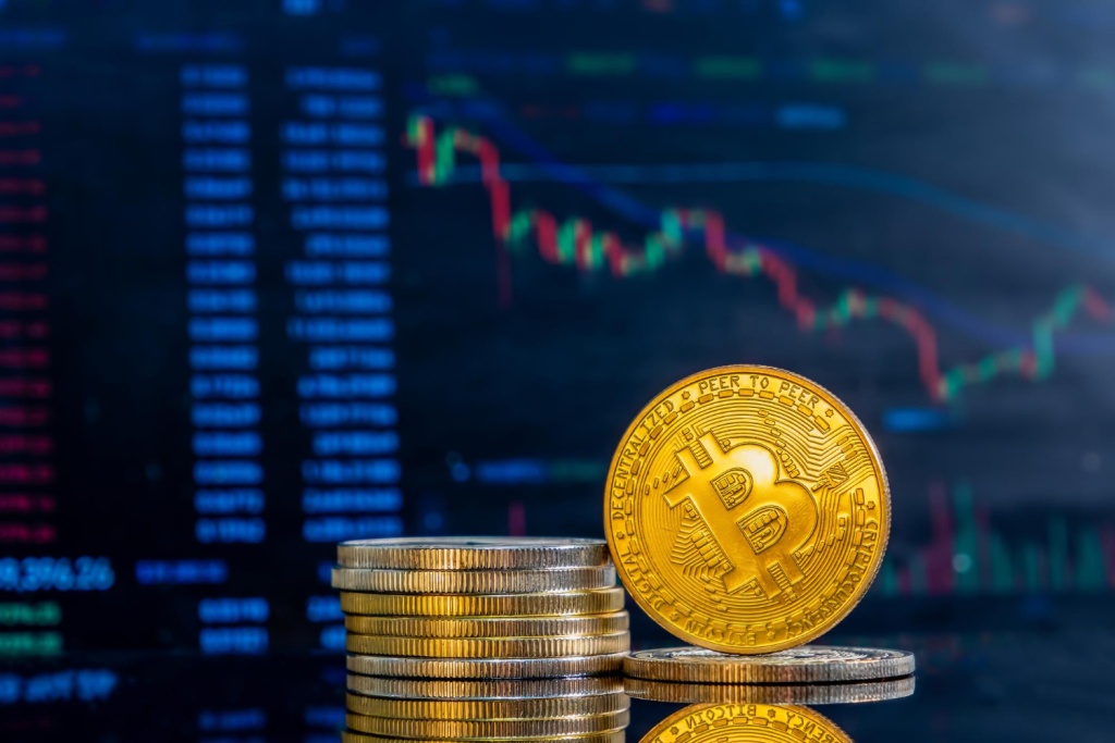 Курс биткоина превысил 71 тысячу долларов