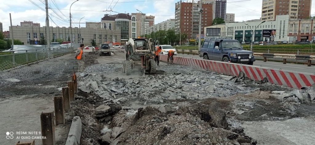 В Новосибирске реконструкцию путепровода через Ипподромскую магистраль завершат к середине осени