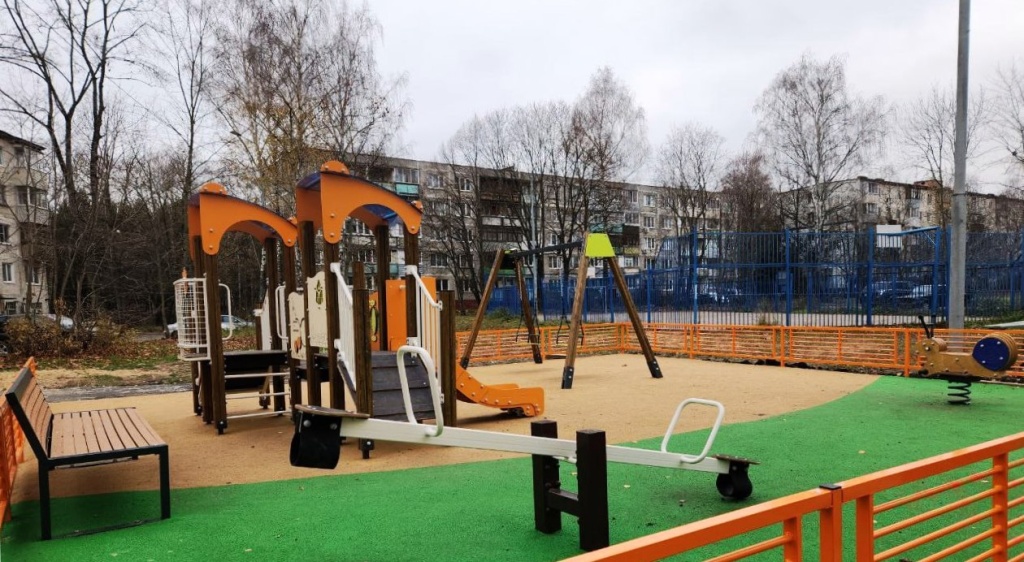В Городском округе Пушкинский обновили еще две детские площадки