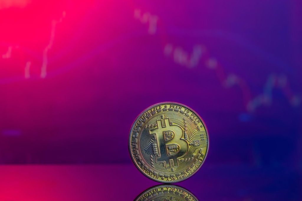 Биткоин преодолел отметку в $100 тысяч и продолжает расти Биткоин преодолел отметку в $100 тысяч и продолжает расти