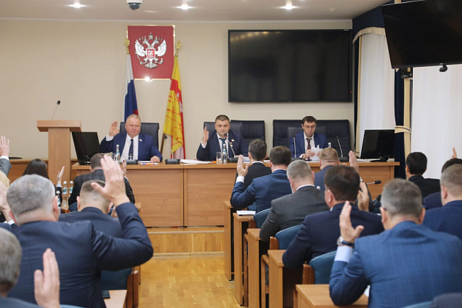 Воронежские депутаты утвердили дифференцированное повышение зарплат для работников сферы образования
