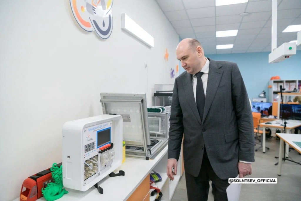 Владимир Путин по видеосвязи открыл современный Политехнический лицей в Оренбурге