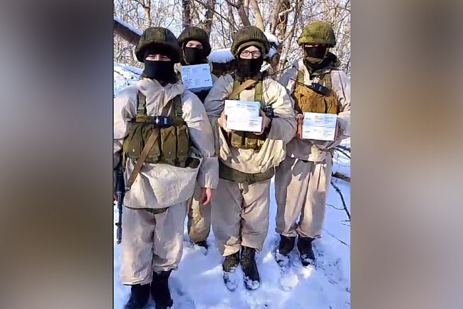 Бойцы мотострелкового подразделения поблагодарили депутатов Воронежской гордумы за предоставленные средства связи