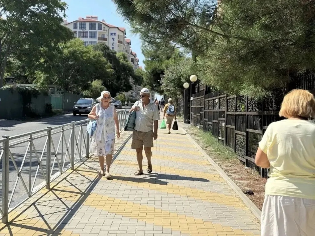 Безопасность и удобство: в Геленджике завершают капремонт пешеходной зоны на Янтарной