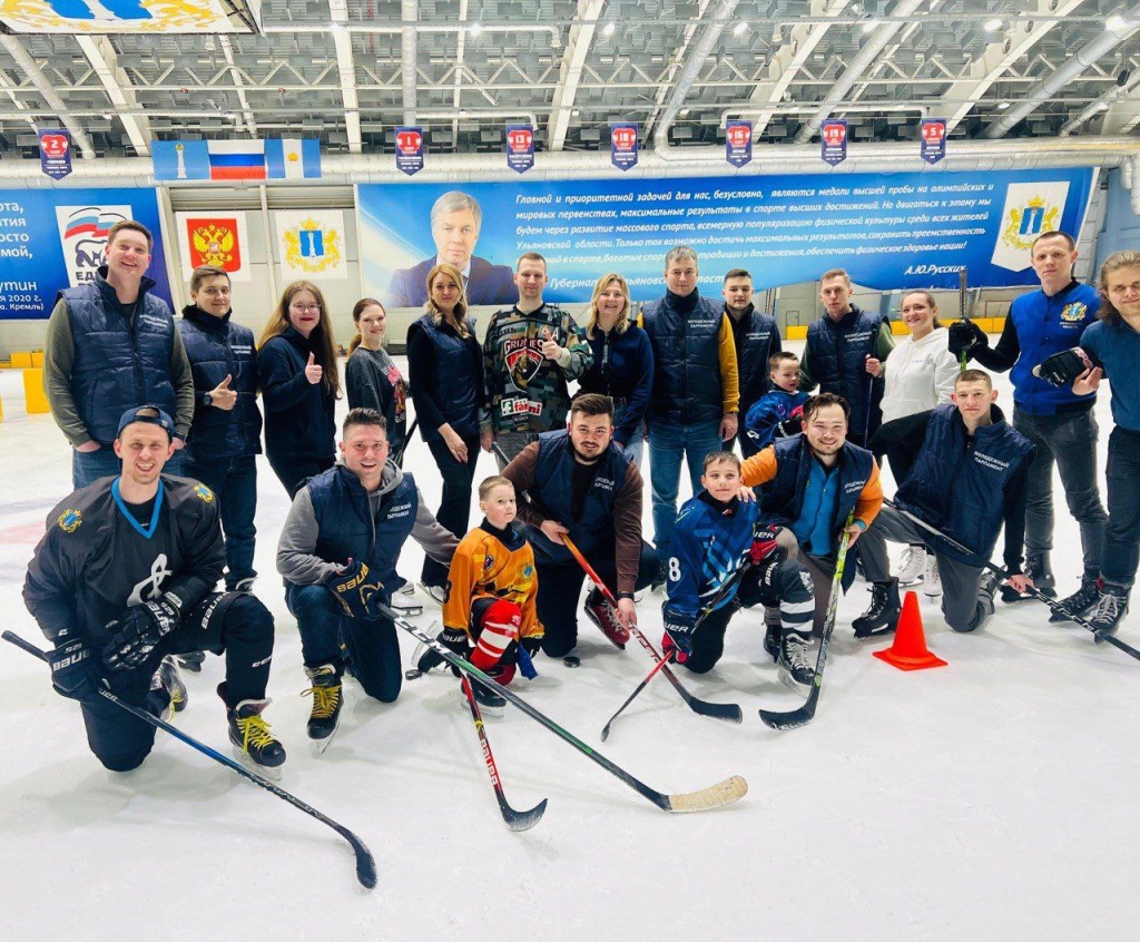 В Ульяновске представителям молодёжных парламентов Приволжья презентовали социальный проект «Адаптивный хоккей»
