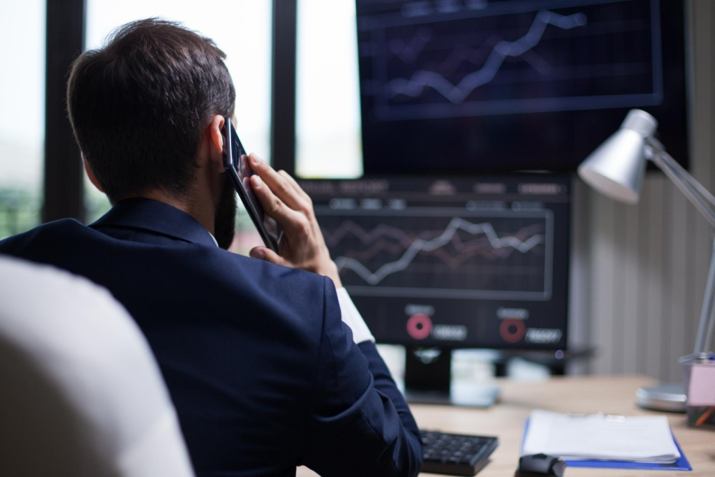https://www.freepik.com/free-photo/back-view-young-business-bearded-man-having-phone-call-with-his-ceo-diagrams-computer-monitor_22660622.htm#fromView=search&page=1&position=4&uuid=60df6c32-e015-4a64-a277-b0f4090fa3d8&query=%D1%82%D0%BE%D1%80%D0%B3%D0%B8+ https://www.freepik.com/free-photo/back-view-young-business-bearded-man-having-phone-call-with-his-ceo-diagrams-computer-monitor_22660622.htm#fromView=search&page=1&position=4&uuid=60df6c32-e015-4a64-a277-b0f4090fa3d8&query=%D1%82%D0%BE%D1%80%D0%B3%D0%B8+