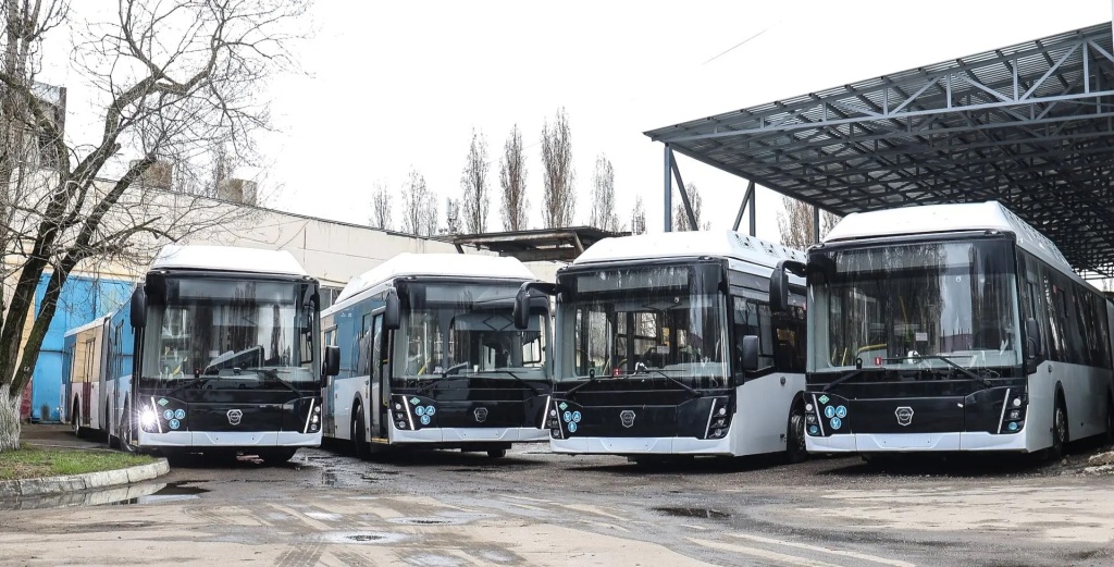 Сергей Петрин: 10 новых автобусов‑«гармошек» выйдут на маршруты Воронежа до конца апреля Сергей Петрин: 10 новых автобусов‑«гармошек» выйдут на маршруты Воронежа до конца апреля