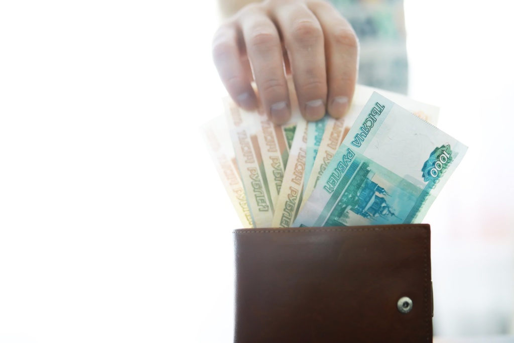 Долги россиян перед коллекторами снизились до минимума за три года