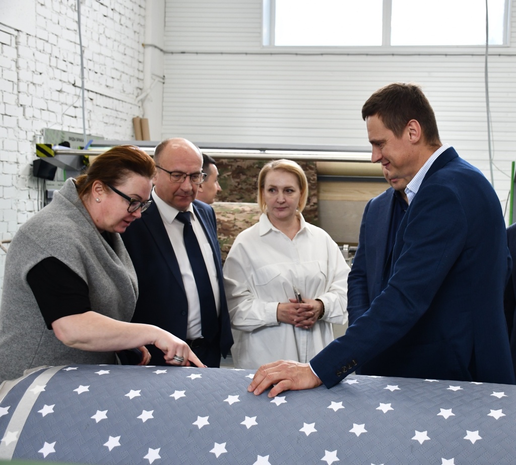 Знакомство с передовыми текстильными технологиями Ивановской области: депутаты гордумы во главе с председателем Александром Кузьмичёвым посетили предприятие «Меркурий»