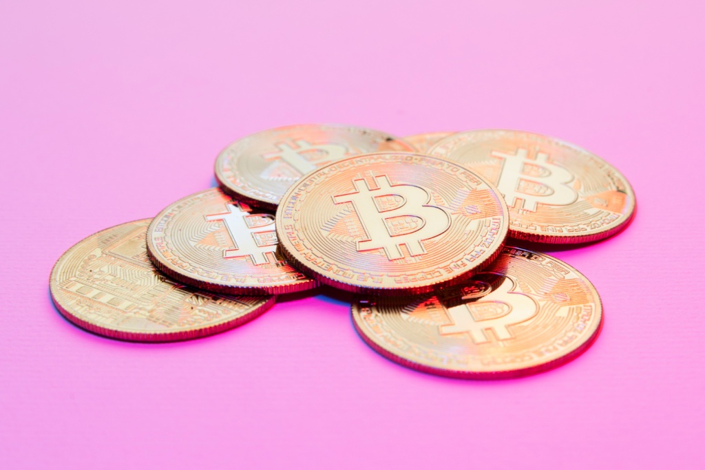 Курс биткоина упал на 7 тысяч долларов за несколько часов