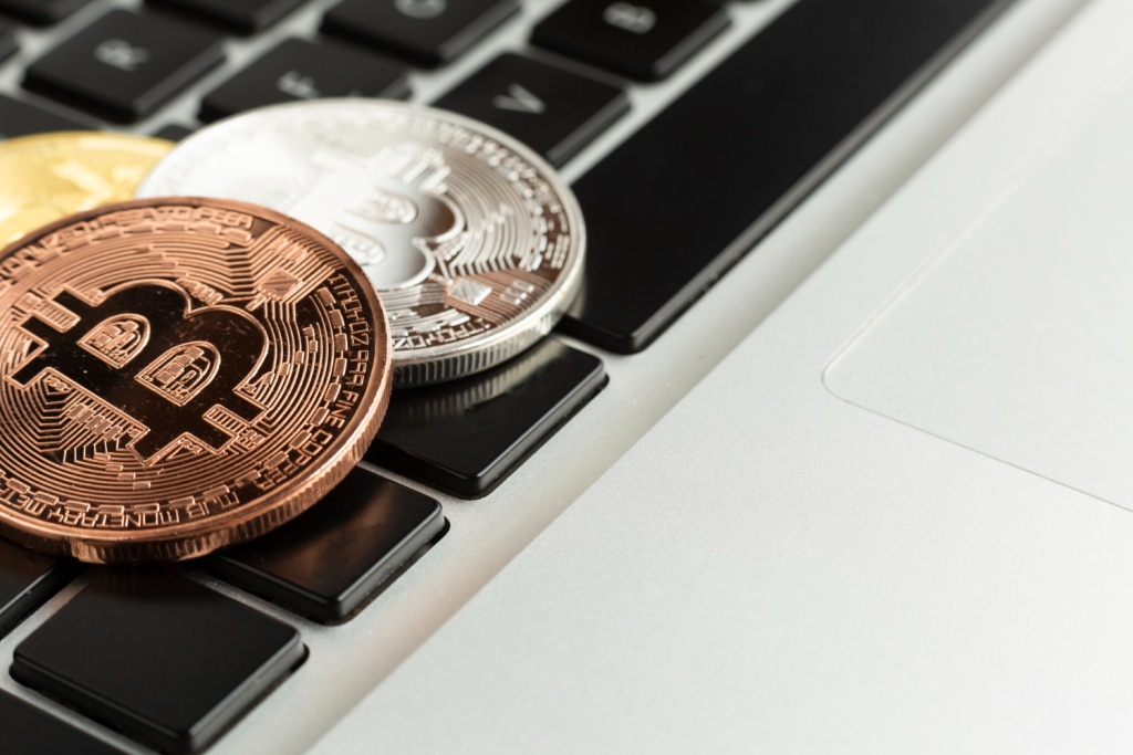 Стоимость биткоина опускалась ниже 58 тысяч долларов 