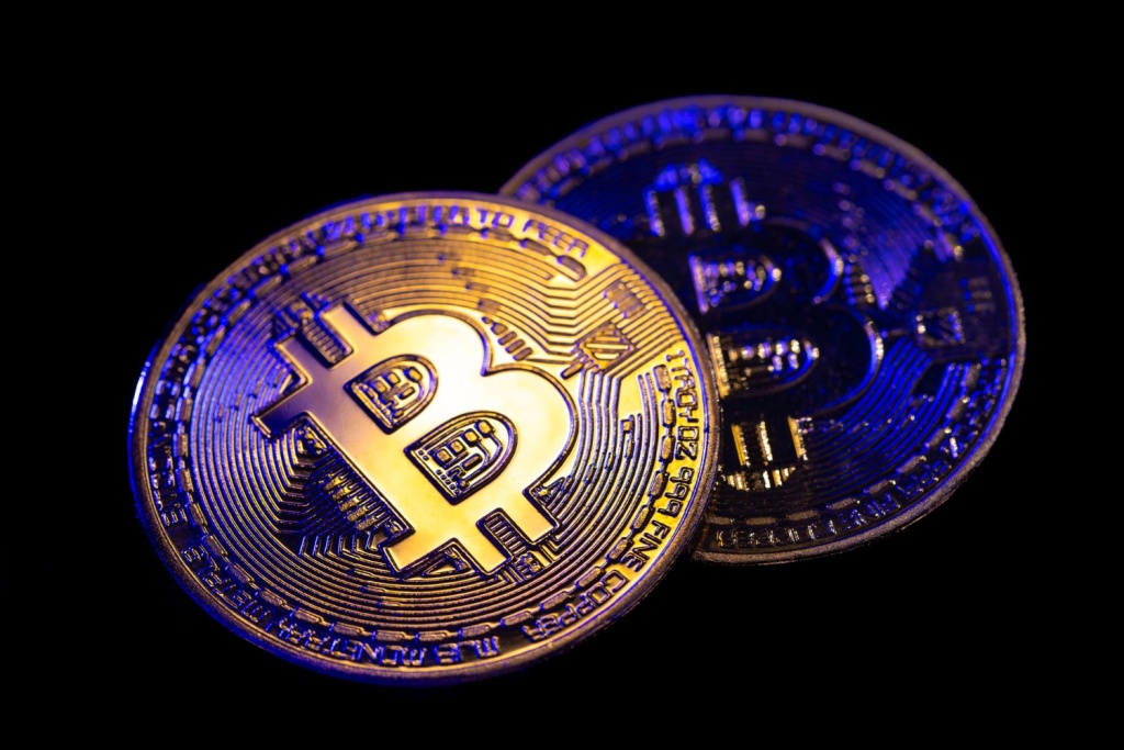 Биткоин достиг минимума за пять месяцев